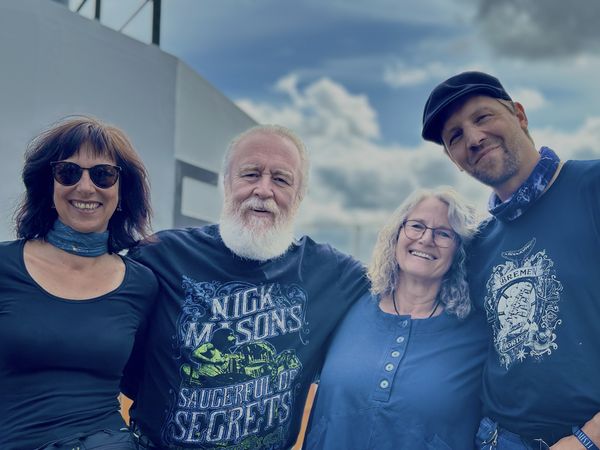 Ian Bruce und Begleitung