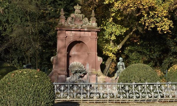 Herzog-Alfred-Brunnen, Hofgarten