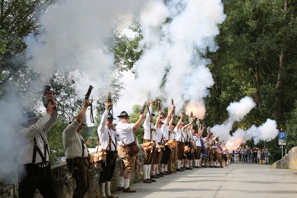 Die Böllerschützen am Seßlacher Altstadtfest