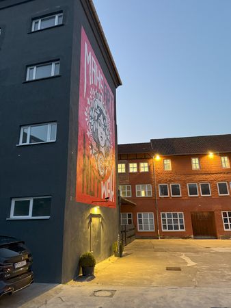 Außenansicht des Gebäudes der Kulturfabrik.