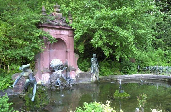 Herzog-Alfred Brunnen Hofgarten